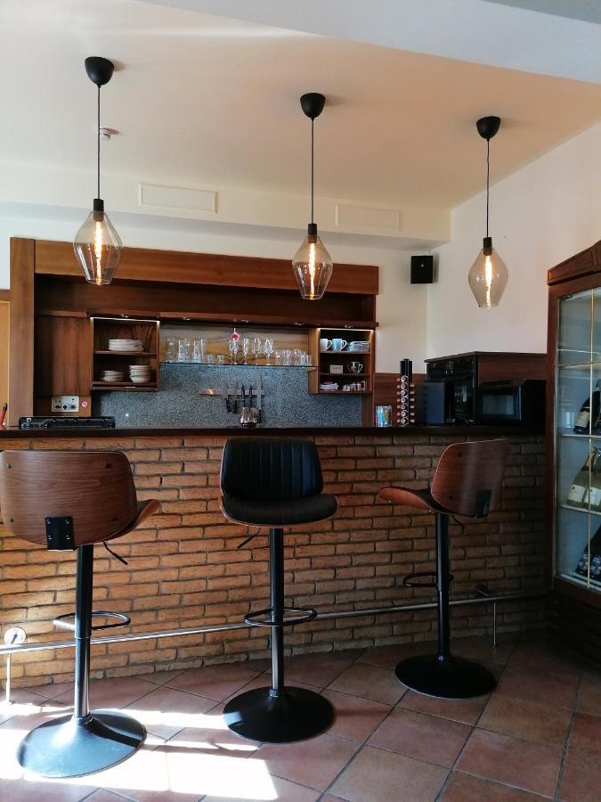 Ferienwohnung Schuhmann Mit Wintergarten Und Garten Therme Aquapulco Und Ikuna Erlebnispark, Zoo Schmiding 20 Min Mit Auto Entfernt Ab 3 Naechte Buchbar Hinzenbach Εξωτερικό φωτογραφία